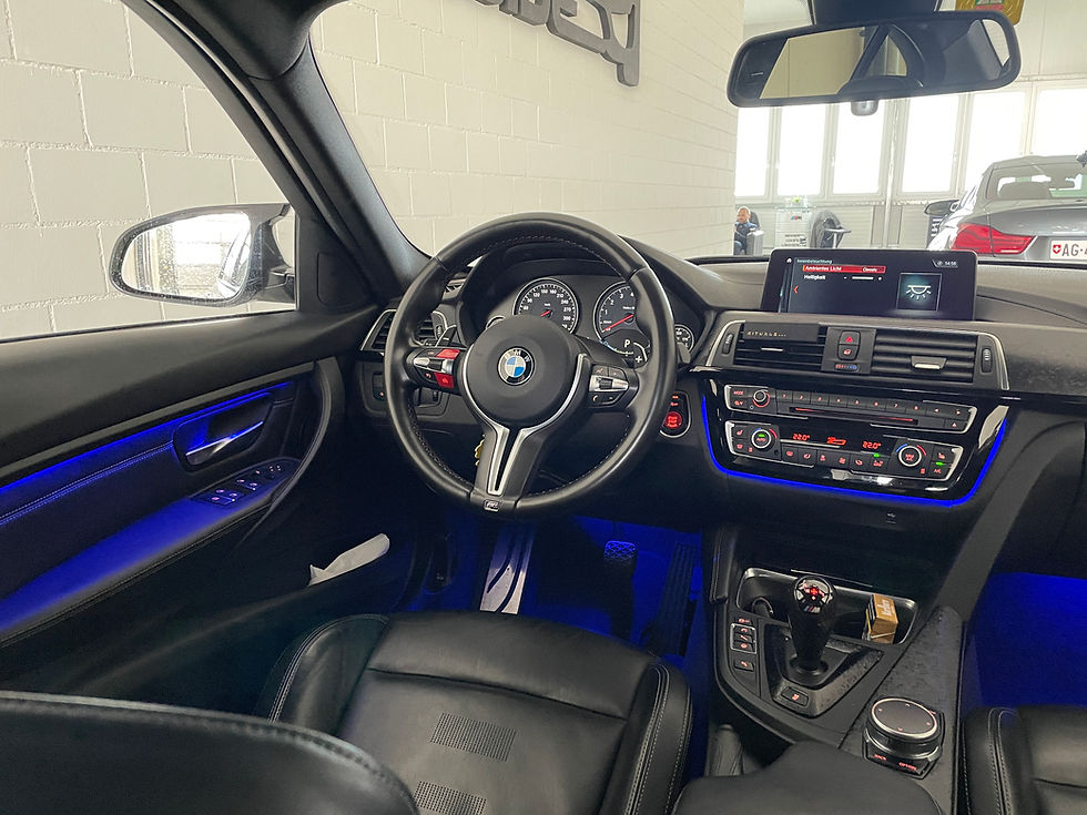 Set Tappetini Auto Tuning-art SPORTLINE Per BMW Serie 3 F30/F31/F80 (2012-2019) – Velour 680g/m², Cuciture Rosse/Blu, 4 Pezzi