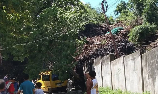 Bumigay ang isang bahagi ng sanitary landfill sa New Carmen, Tugbok District, Davao City. (Mai Ancheta) 