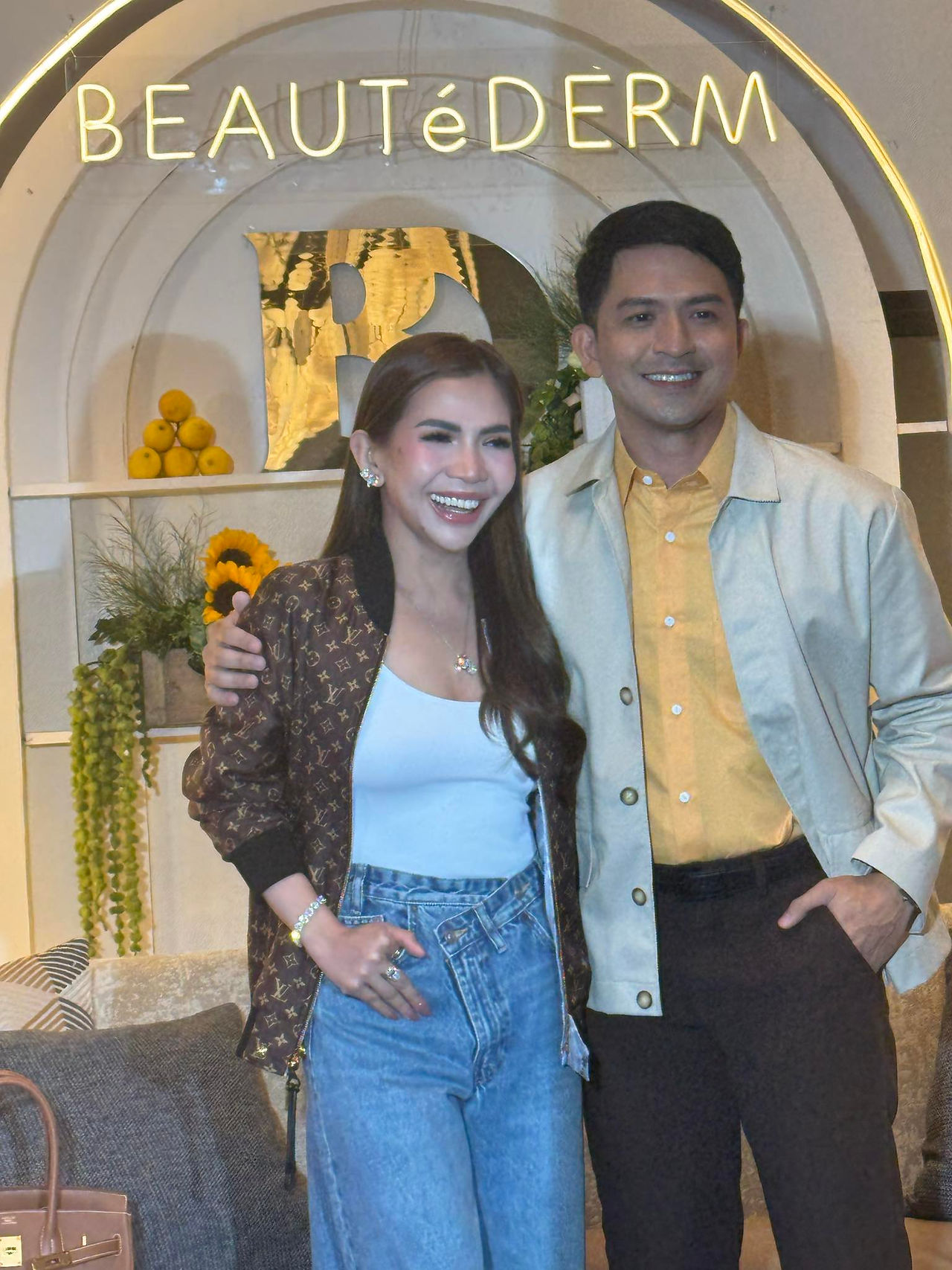 Dennis Trillo at CEO ng Beautederm na si Ms. Rhea Anicoche-Tan