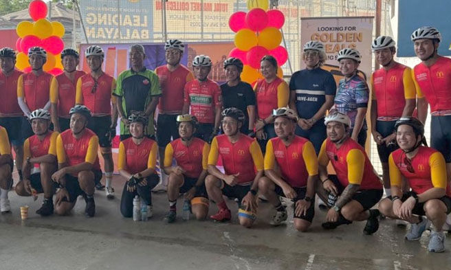 Ang mga nanguna sa 'heritage ride' kasama ang mga ehekutibo bilang parangal kay cycling legend Paquito Rivas na isinagawa kahapon bago ang 14-stage Tour of Luzon.