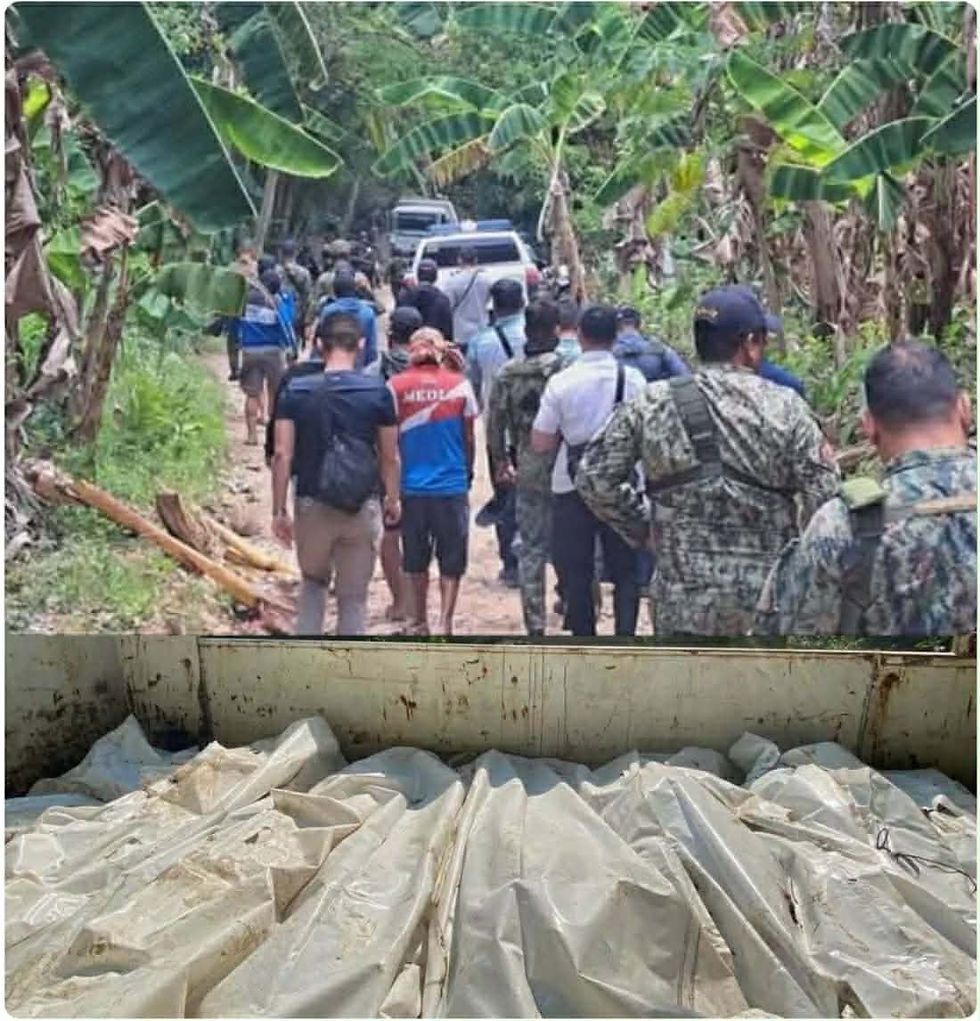 19 na hininihalang miyembro ng NPA napatay sa engkuwentro ng militar sa Negros Occidental. (Mai Ancheta)