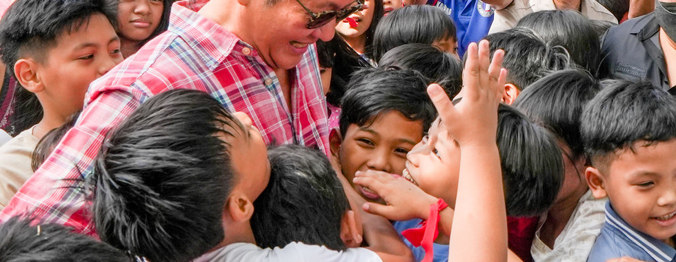 Balik Sigla Balik Sayan kasama si Pangulong Bongbong Marcos. A nationwide gift giving day.