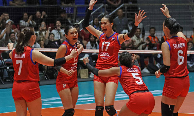 Pinadapa ng Alas Pilipinas women ang Kyrgyzstan kahapon sa bisa ng 3 sets sweep 25-9, 25-11 at 25-17 sa AVC Cup Indoor volleyball sa Candon, Ilocos Sur.
