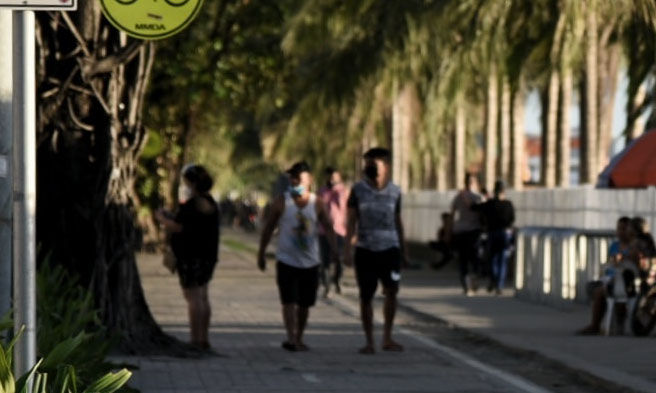 People walking - Manila PIO