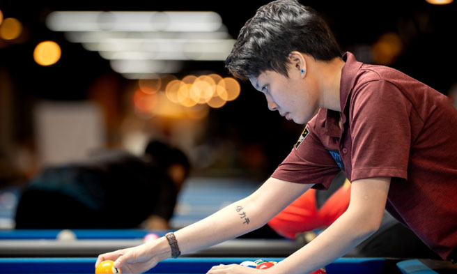 Dominanteng 7-4 na panalo ang inirehistro ni "The Flash" Centeno kay Sasha na naging daan naman ng pagkuha ng una ng kanyang upuan sa pangkampeonatong duwelo sa larangan ng women's 10-ball. 