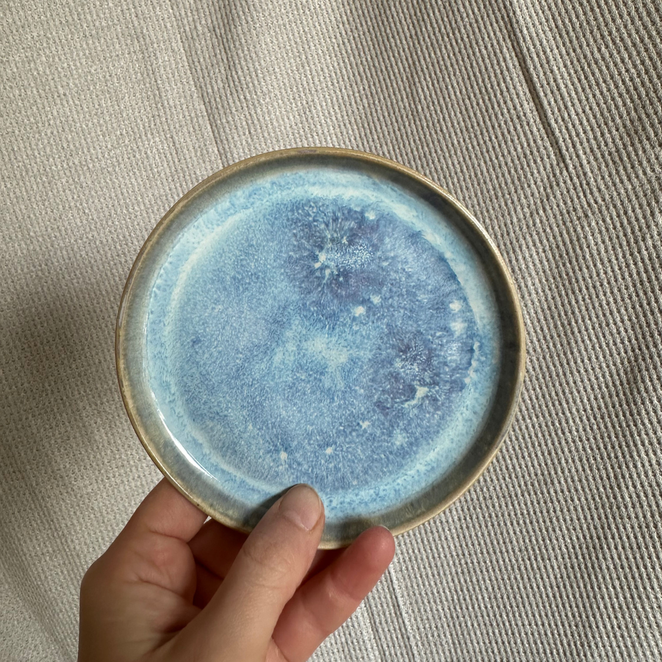 Kleiner Teller hellblau Effekt