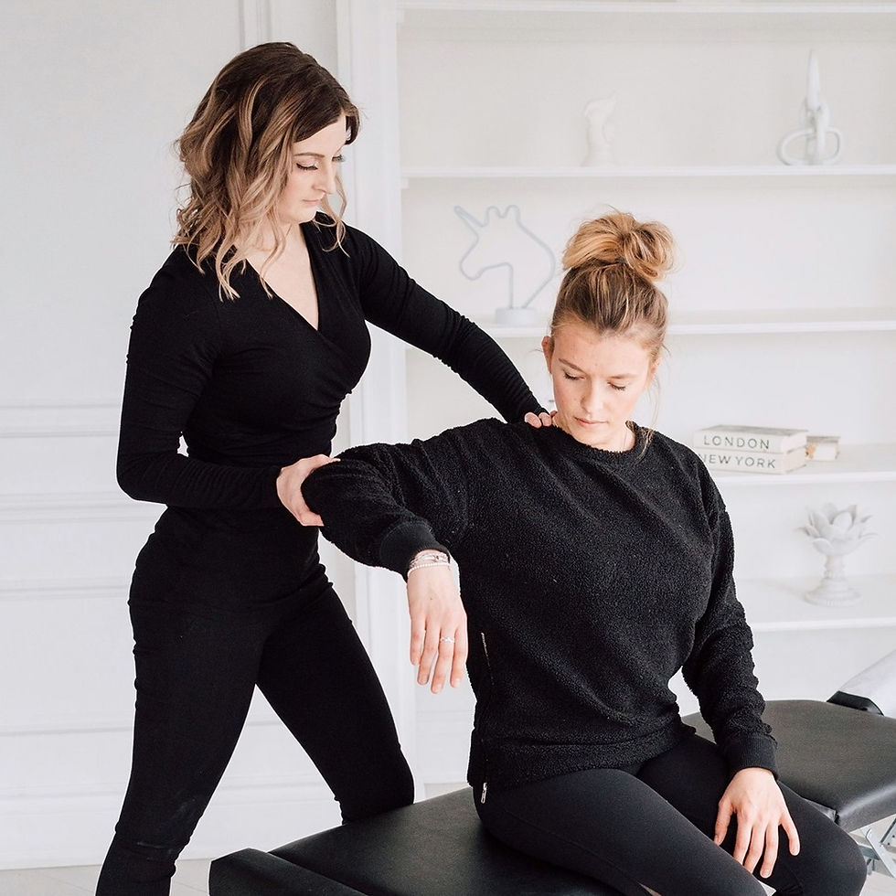 Ashleigh from ĀLow Mobile Physio provides hands-on support for a postpartum client experiencing joint instability caused by Relaxin hormone after birth.