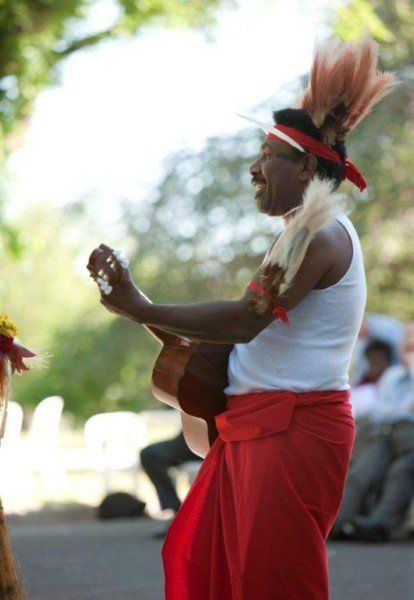 Tom Hohoi strumming the tune for the Raisimo song