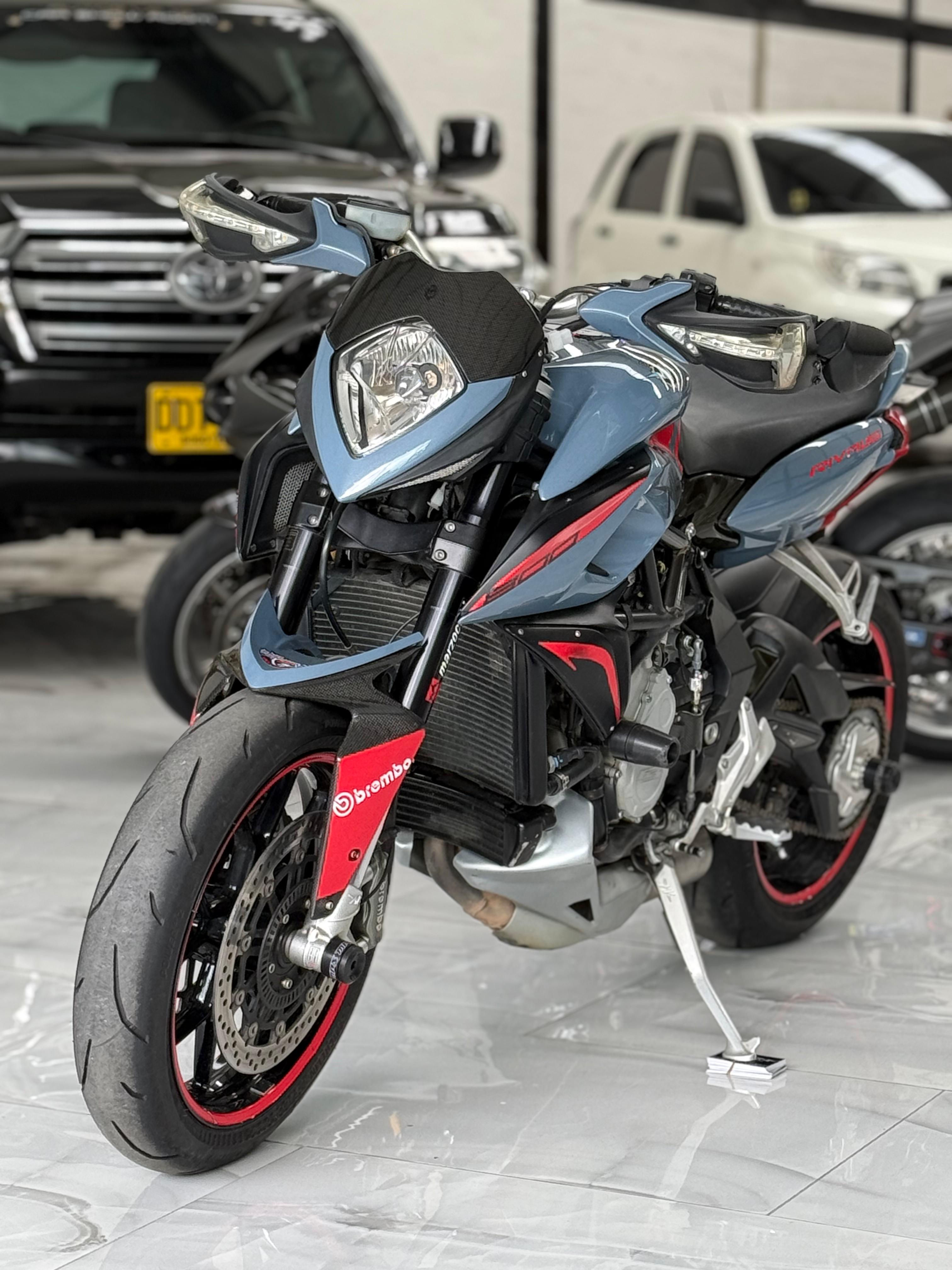 MV AUGUSTA RIVIALE 800 2014