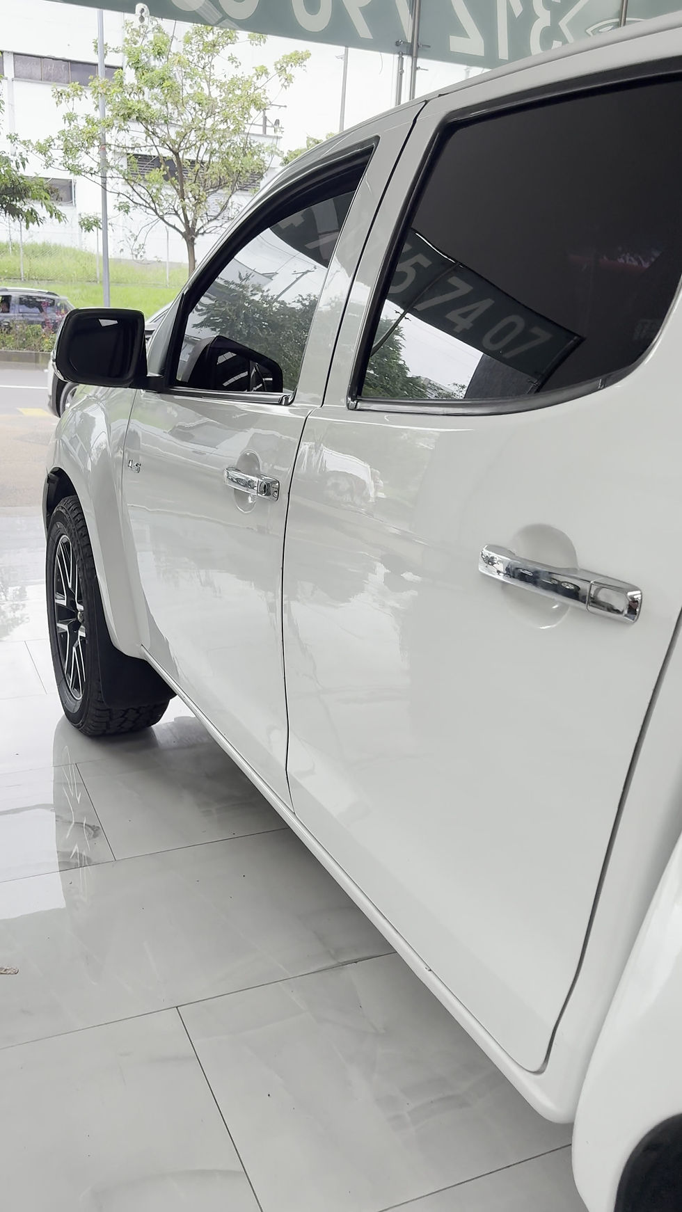 Miniatura: LUV DMAX 2015