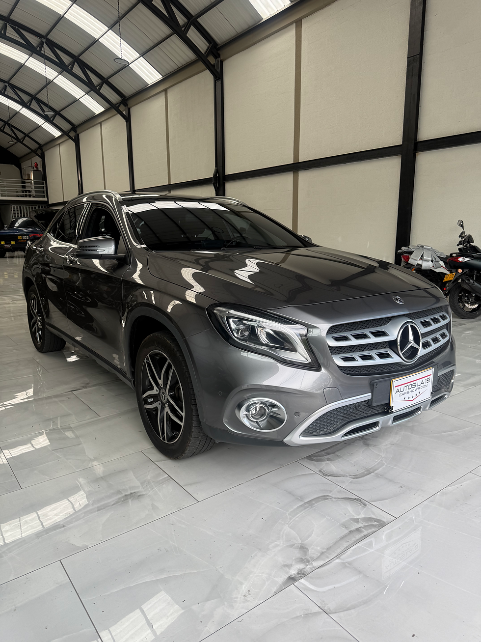 Miniatura: MERCEDES BENZ GLA200