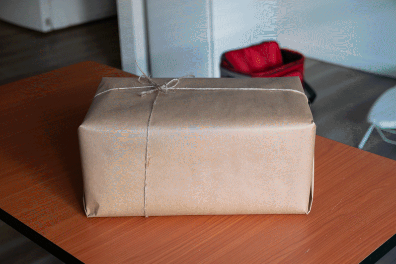 Charly Woods - Unboxing Gif.gif