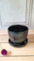 Petit pot de fleur en grès artisanal avec coupelle assortie — émail noir tâcheté