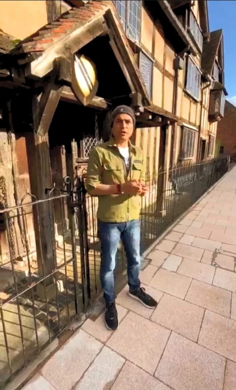 Maharishi Aazaad at Shakespeare House in UK