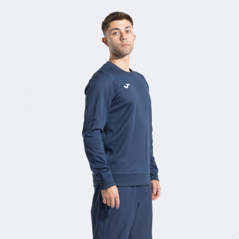 Miniatura: Vista lateral modelo sudadera Joma Stimulus en color marino