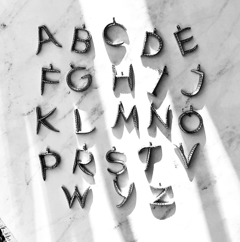 サムネイル： INITIAL CHARM NECKLACE