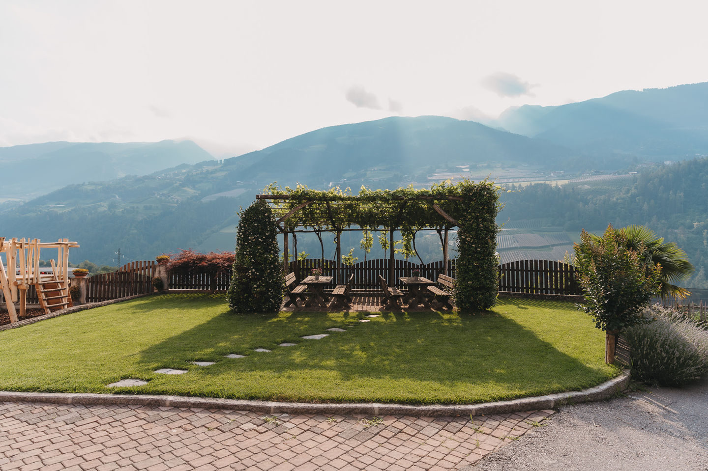 Ferienwohnungen mit Spielplatz Innersennerhof in Riffian