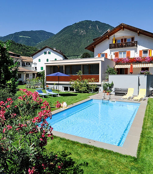 Schwimmbad_Liegewiese (4).jpg