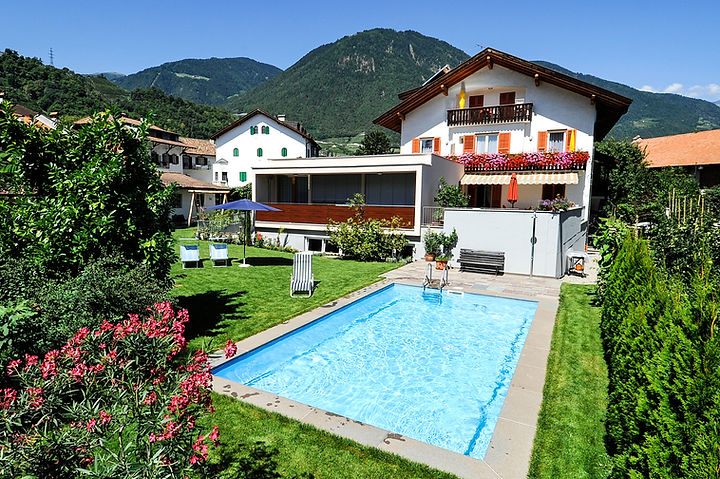 Schwimmbad_Liegewiese (2).jpg