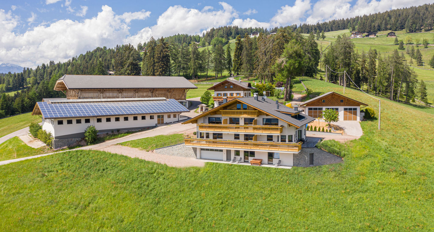 Haughof Ferienwohnungen in Vöran bei Hafling Bauernhof
