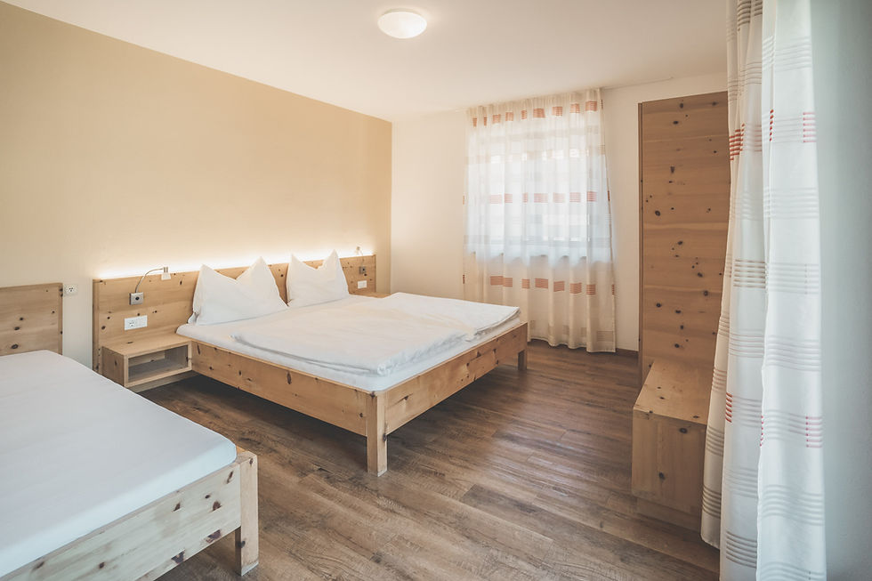 Große Apartments aus Zirbenholz, Schnatzhof Schlanders