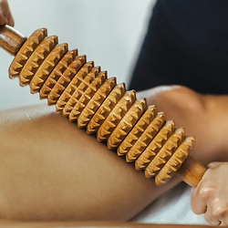 Maderoterapia corporal. Remodela tu figura, abdomen, flancos, muslos, o glúteos. Trata la flacidez, celulitis y grasa localizada. Tratamiento Detox. BrisArt Estética Avanzada, en calle Enguera 37, valencia.