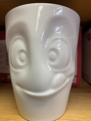 Gesichterbecher mit Henkel