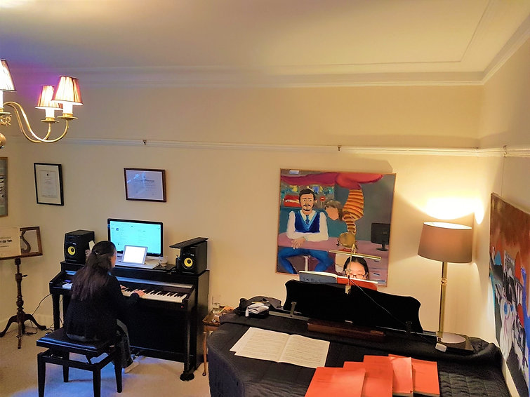 Piano lessons London by WKMT. Prestigious piano teachers in London