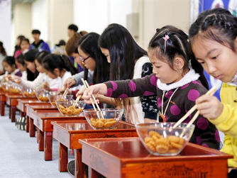“젓가락질 도사를 찾아라”