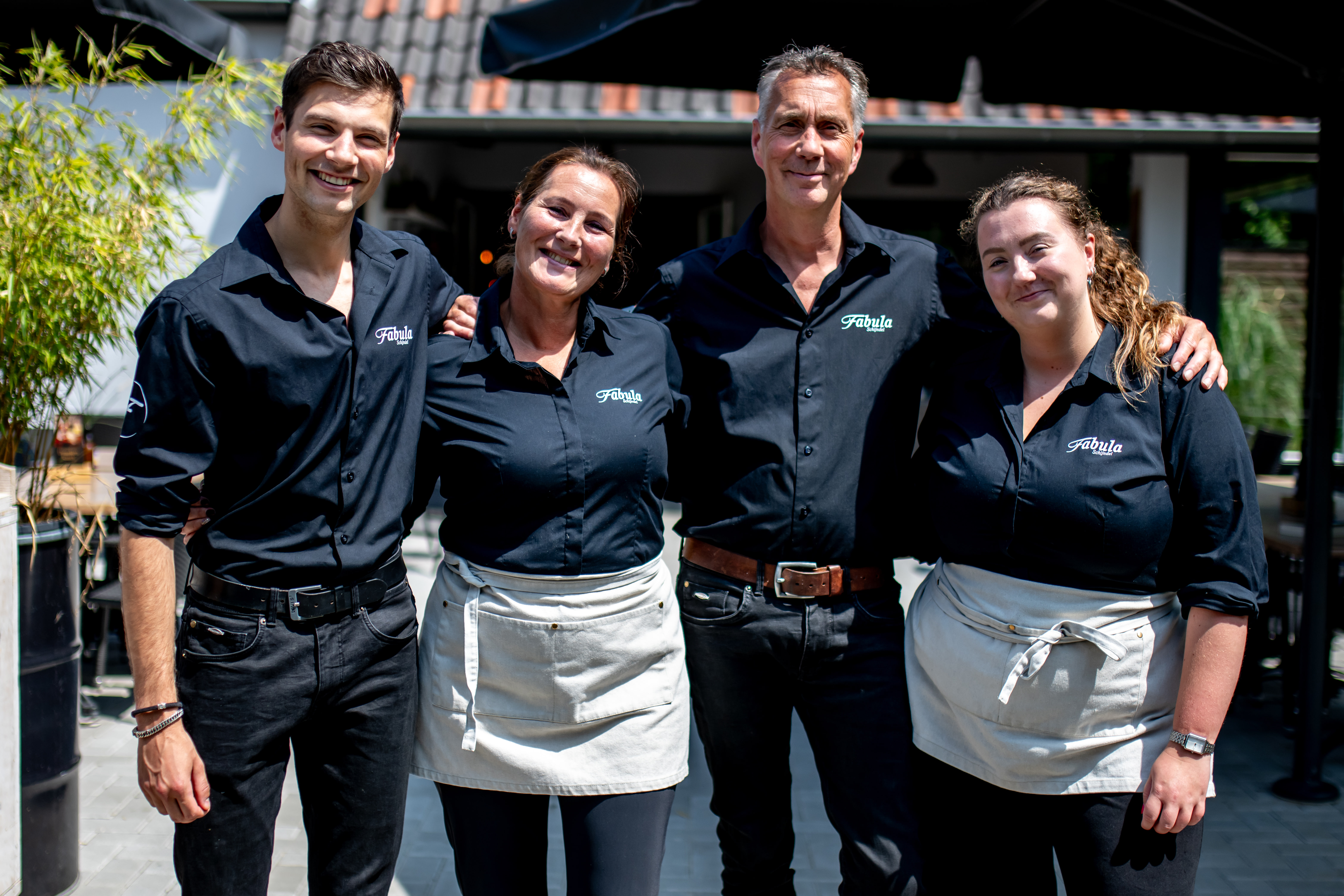 Gezin geniet bij Fabula familierestaurant in Schijndel