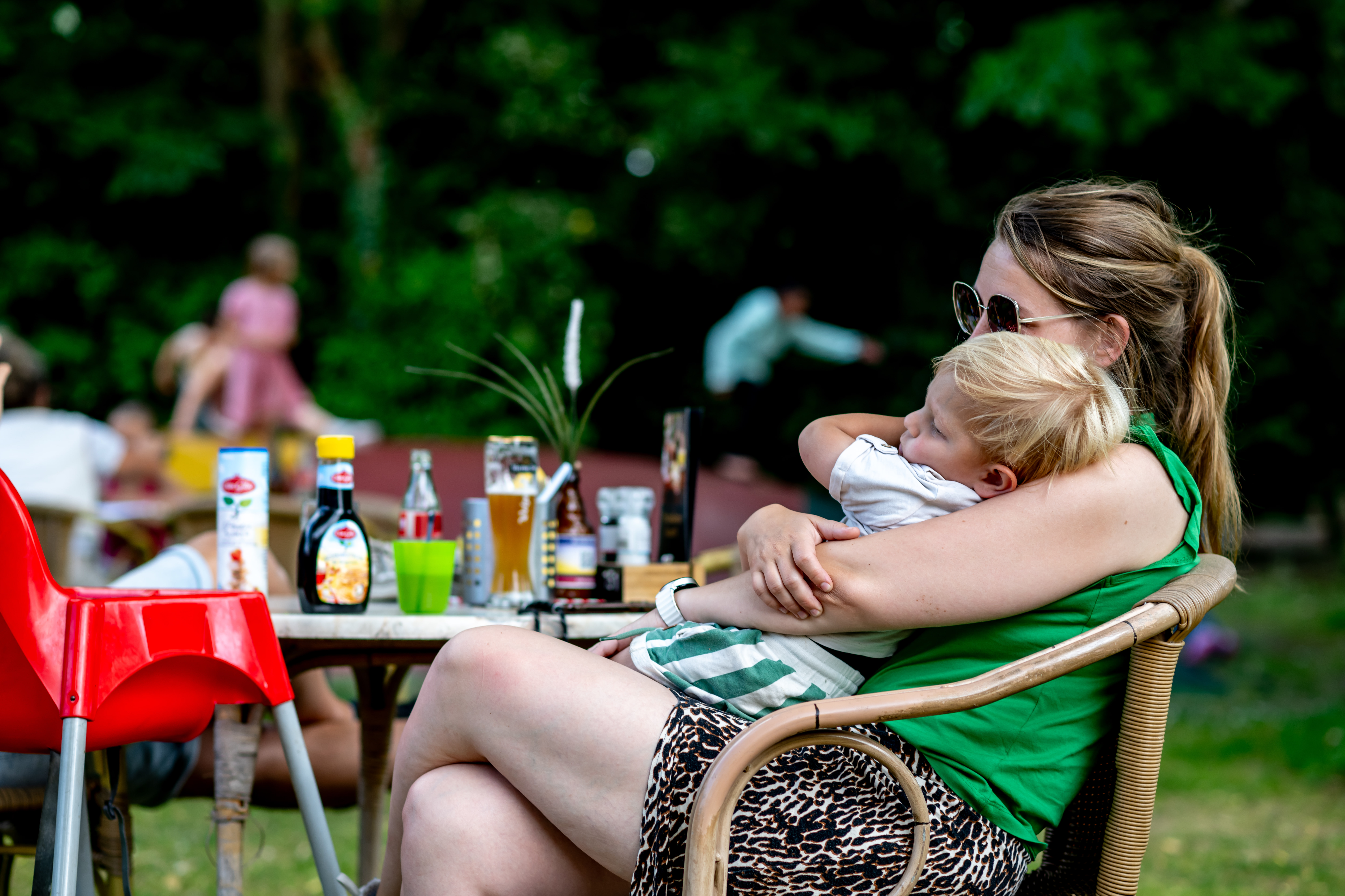 Moeder en zoon bij Fabula familierestaurant in Schijndel