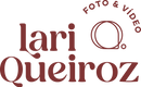 Logo Lari Queiroz Foto & Vídeo em cor vinho