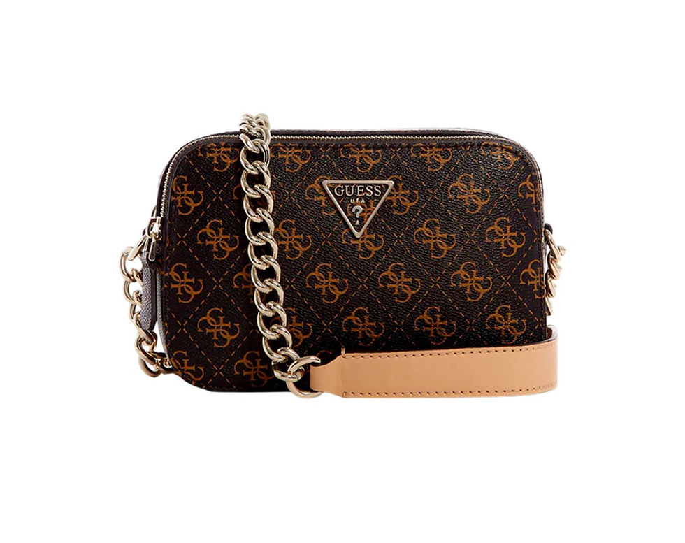 Bolsa Guess marrom com logótipo repetido e alça de corrente.
