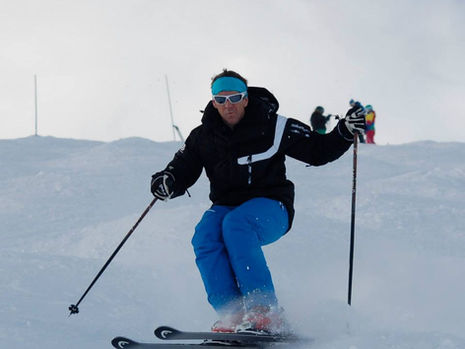 Steve Ricketts planting a ski pole skiing bumps