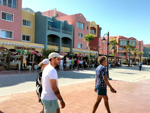 Egipt wprowadza "wyjątkowe środki" z powodu kryzysu w regionie. Restrykcje odczują turyści