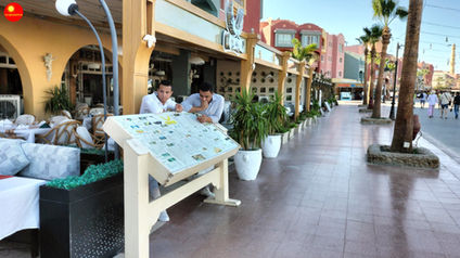 Trwa chaos dotyczący decyzji o wcześniejszym zamykaniu sklepów i restauracji w Egipcie. Powód? Turyści