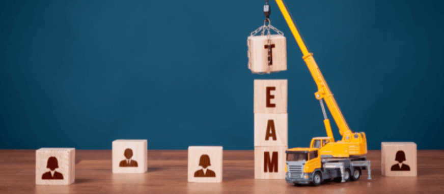 Making the Right Choice: Internal Hires vs. Startup Product Marketing Consultant