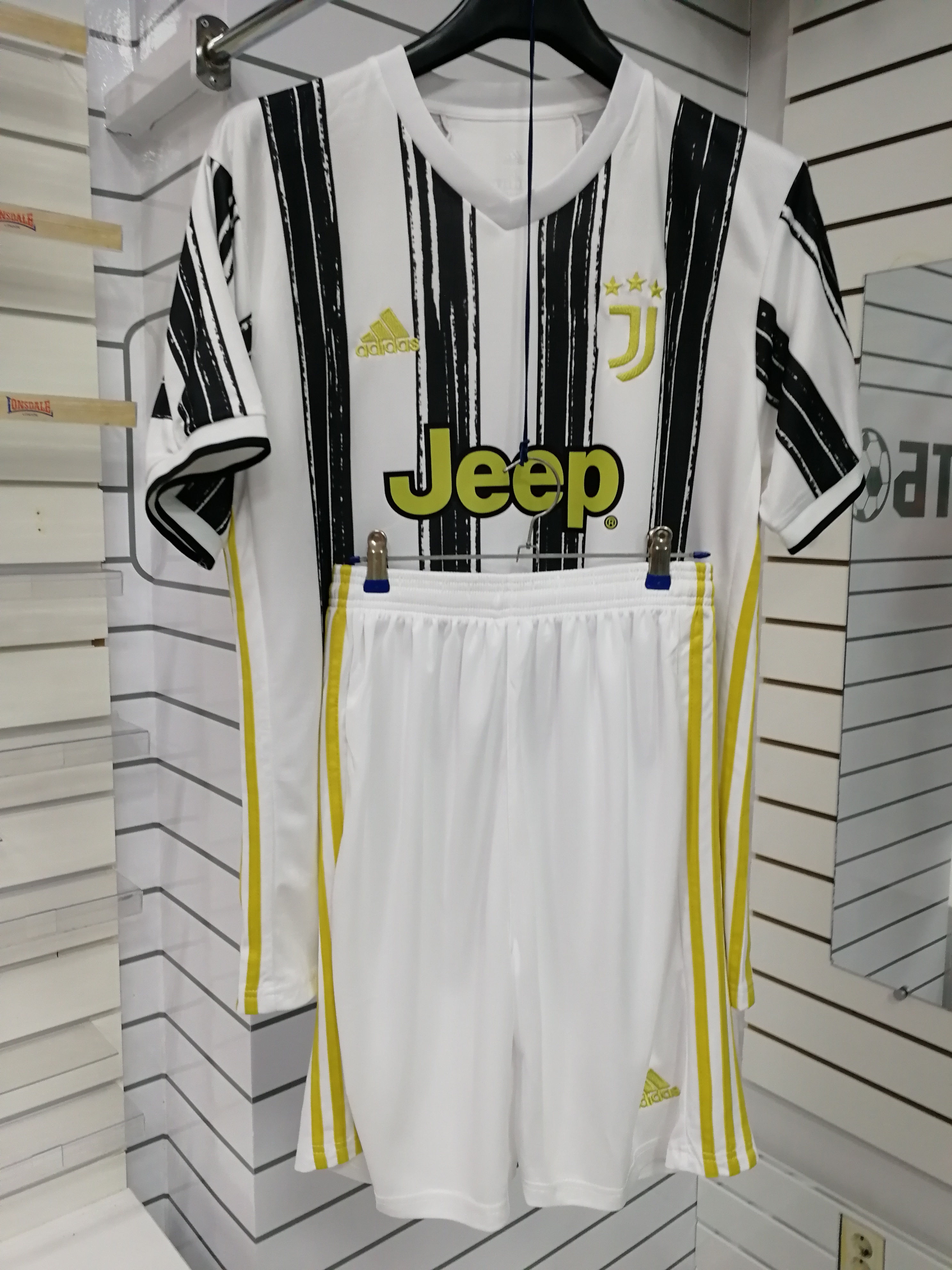 Футбольная форма Ювентус (2020/21)