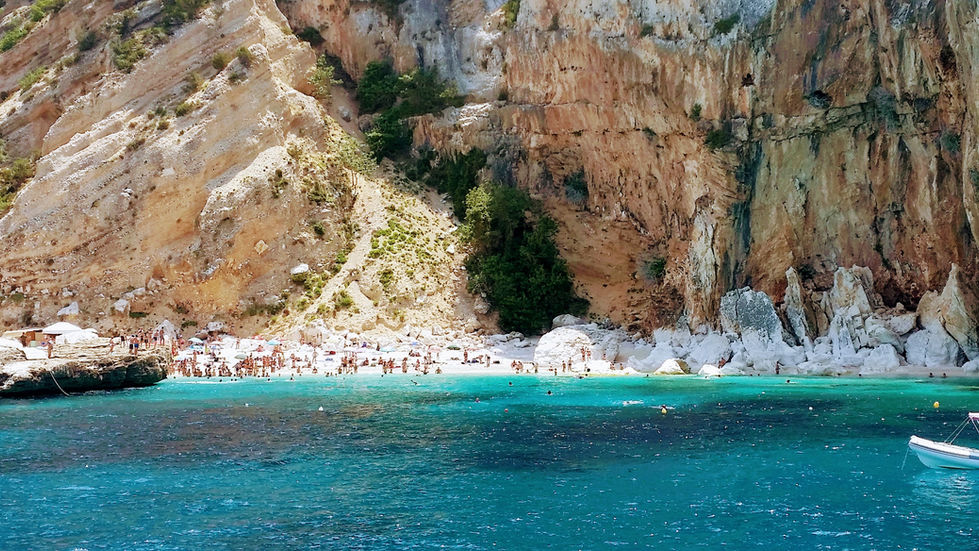 Cala Mariolu, omaggio ad una delle più belle spiagge del Mediterraneo