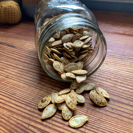 Cheesy Roasted Pumpkin Seeds (Vegan)