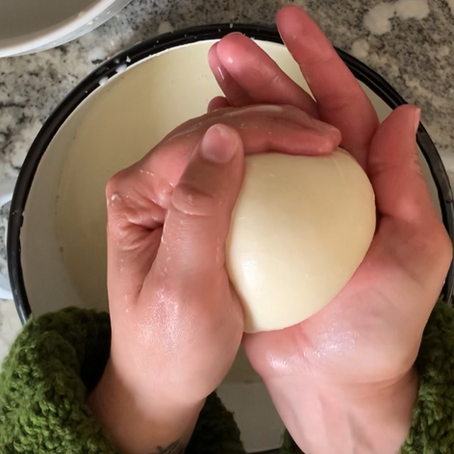 Turning Milk into Mozzarella: A Kitchen Alchemists Guide to Mastering the Curd