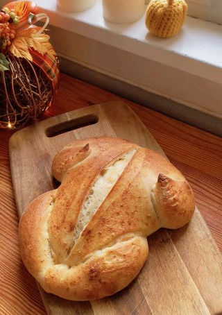 Turkey Shaped Bread Loaf: A Food Alchemy Experiment