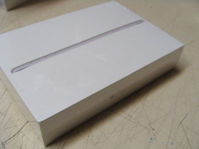 Thumbnail: Apple iPad mini 3 MGGT2LL/A 7.9-inches 64GB Tablet (Silver)