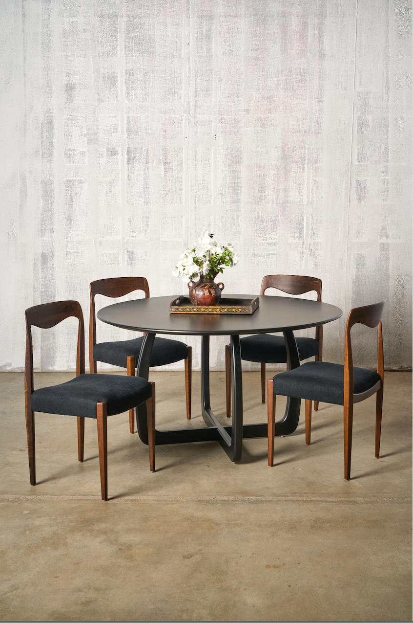 Thumbnail: Vernon Dining Table