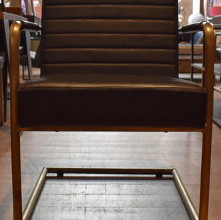 Fauteuil zwart leer met arm koper