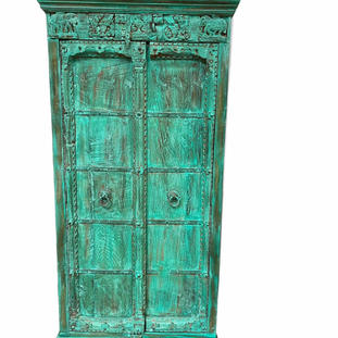 Oosterse houten kast, groen, binnenkant 3 planken.