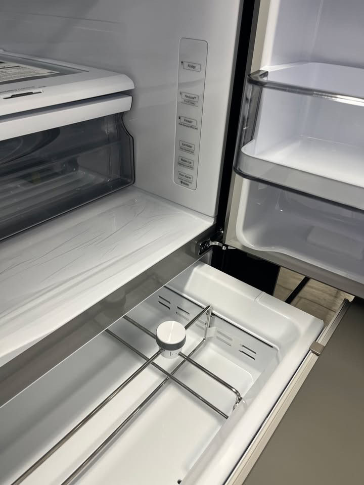 Thumbnail: NEW Samsung Refrigerator! 28 cuft French Door Flex Zone Stainless Steel Double D