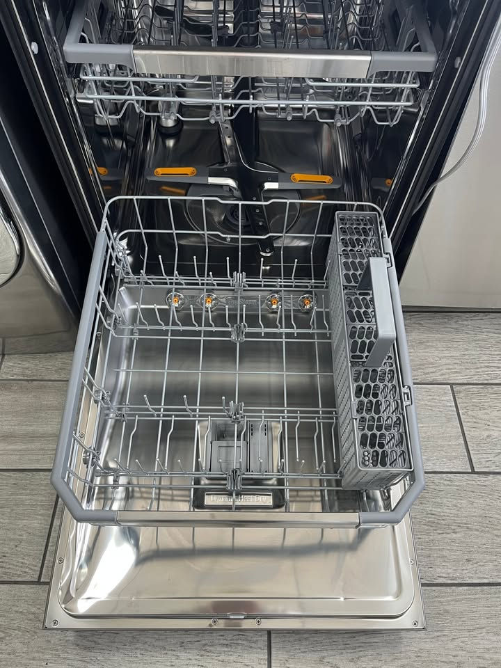 Thumbnail: LG Control 24" 1-Hour Wash & Dry, True Steamer, Dark stainless 3 Rack