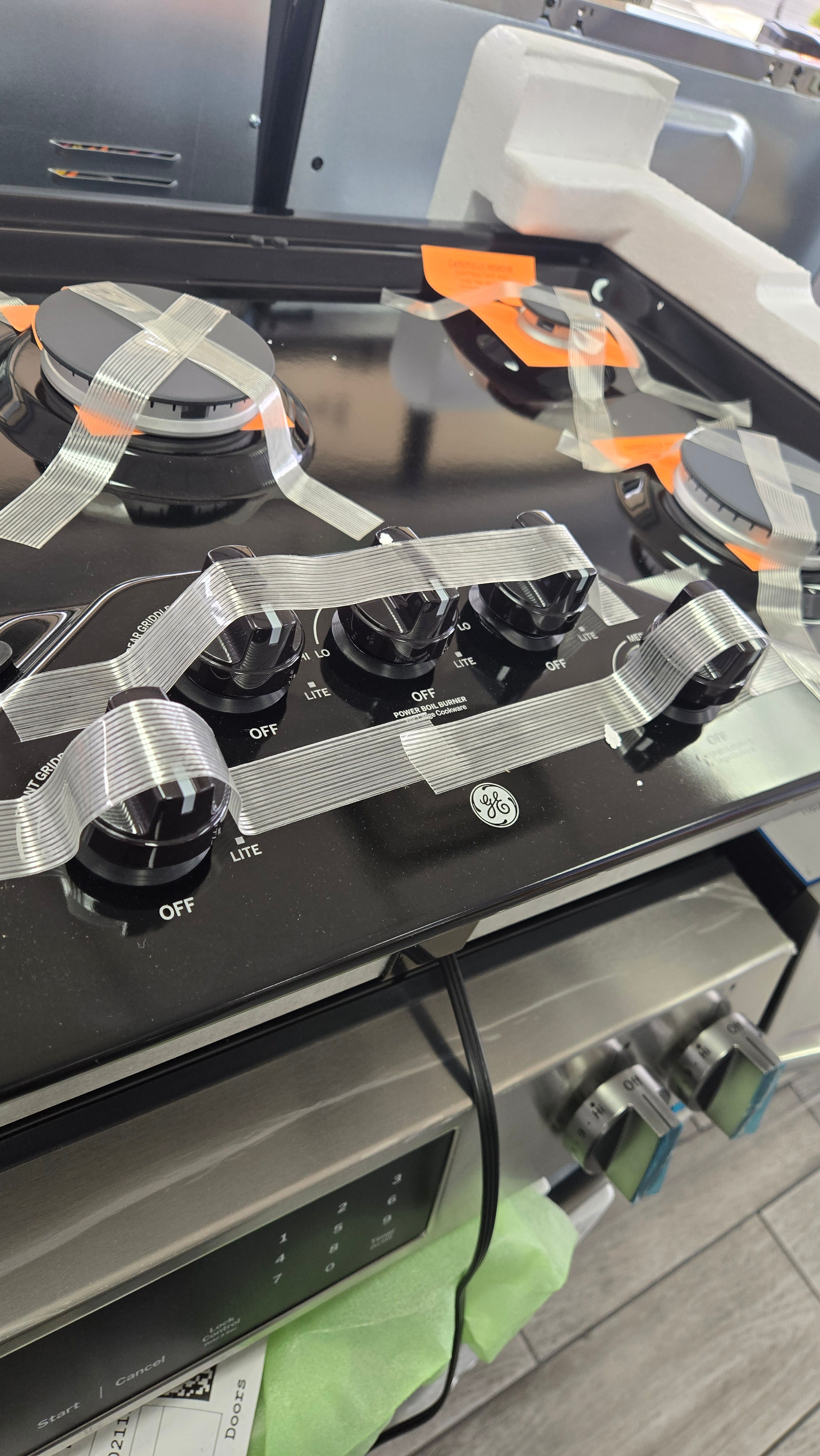 BRAND NEW NEVER USED OPENED BOX 30 in. Gas Cooktop in Black with 5-Burners inclu