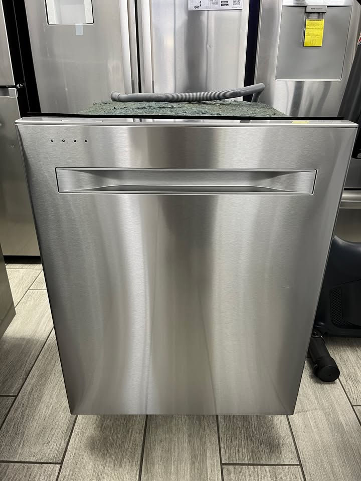 NEW MIDEA DISHWASHER! 24" Top Control 3 Racks 45 dBA Stainless steel Extra Dry